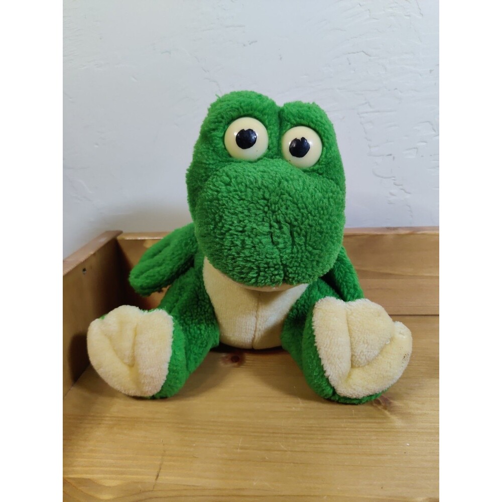 Vintage Wideway Toys Paramount CA Plush Green FROG Stuffed Animal 7"